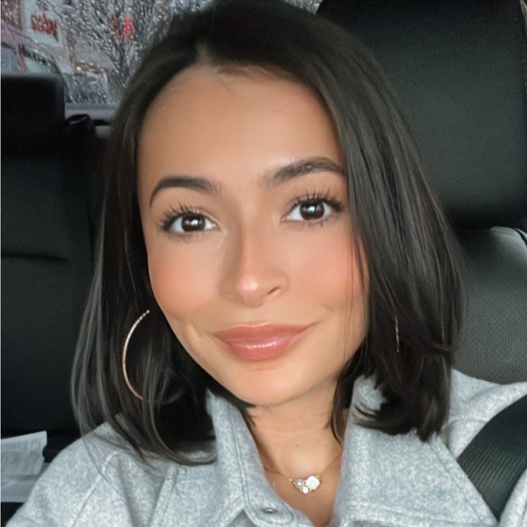 Meet your Posher, Asiana - Picture 2 of 5